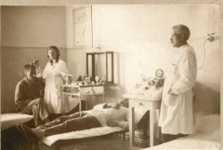 Фотография. Лаборатория Ставропольской психиатрической больницы. 1939 г. Из фотоальбома главного врача А.Я. Доршта 1939 г.